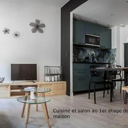 De Briques Et De Bois Holiday home *