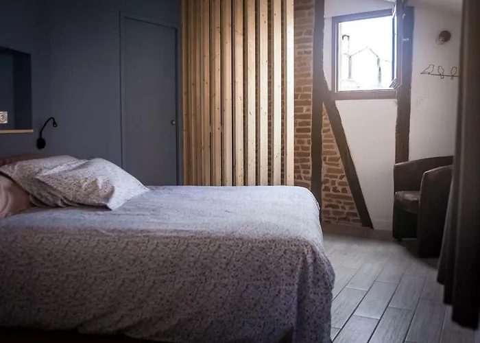 De Briques Et De Bois