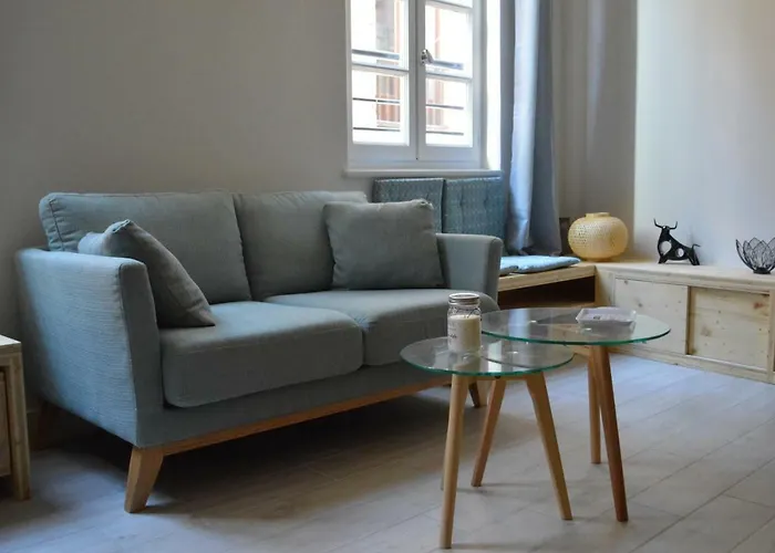 De Briques Et De Bois *